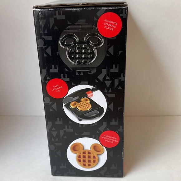 Disney Mickey Mouse waffle maker new in box - Picture 2 of 5